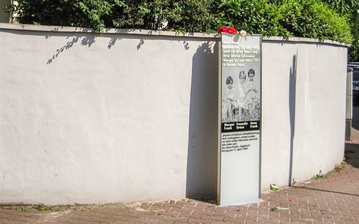 Anne-Frank-Stele-Marbachweg FfM